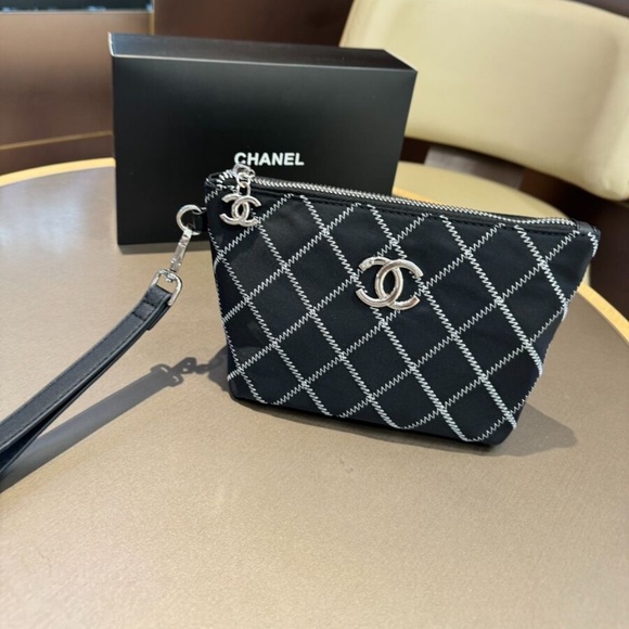 NWOT Chanel Wristlet pouch - Picture 5 of 8